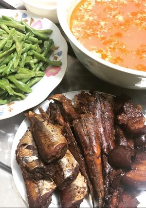 Hình của món Cá Hồng, cá Trai trứng kho thịt.