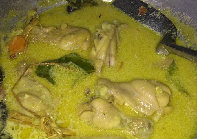 Resep Opor Ayam Simple Dan Mudah Ayam Santan Opor Lebaran Oleh Anisapurnamasari25 Cookpad