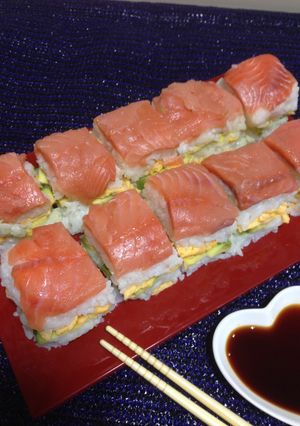 Una foto de Maki Sushi de Salmón!!