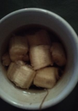 Una foto de Infusión de fruta banana, miel y te verde 😎😋