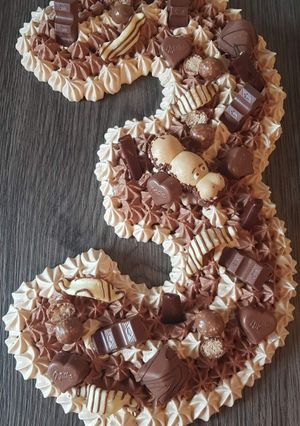 Une photo de Number cake carambar & chocolat