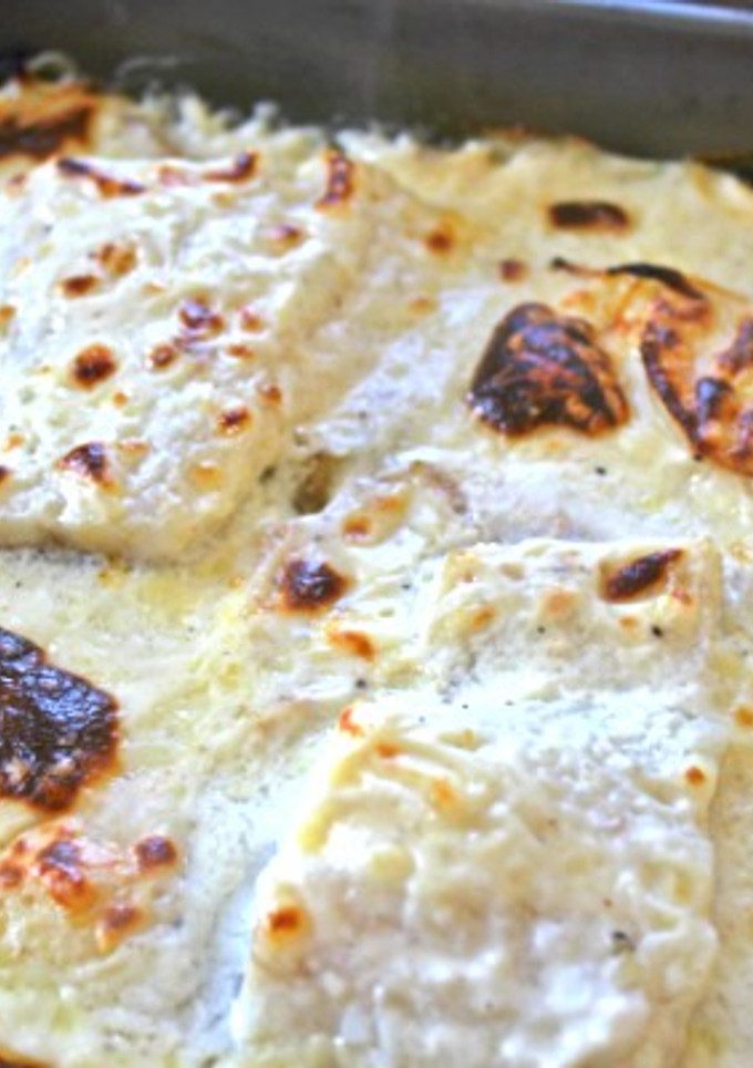 Una foto de Bacalao gratinado al horno con salsa bechamel y patata panadera