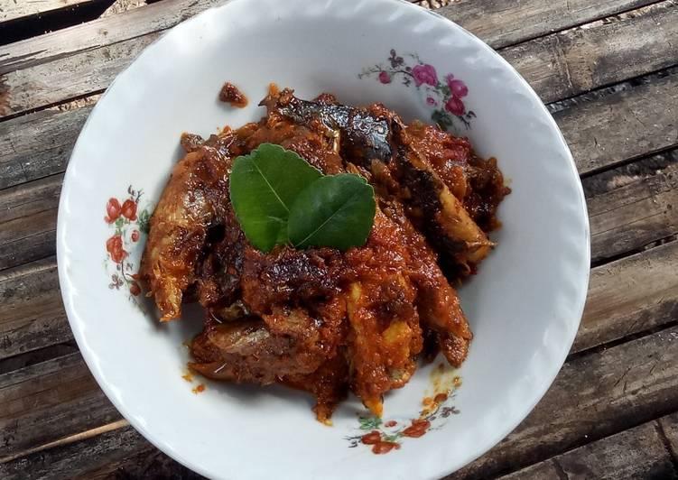 Bagaimana Menyiapkan Geseng tongkol yang Enak