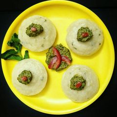 A picture of Rava Idli.
