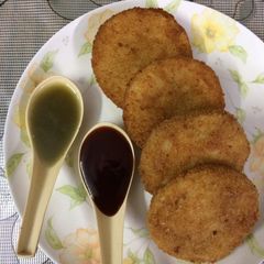 A picture of Chatpate crispy disk.