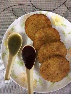 A picture of Chatpate crispy disk.