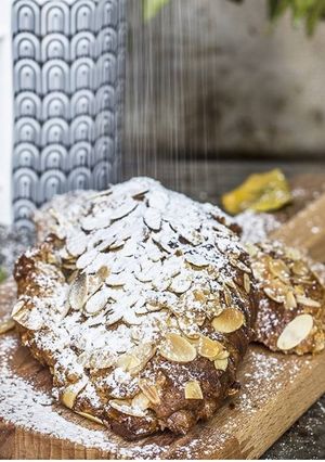Zdjęcie przepisu Zapiekane croissanty z migdałami - croissants aux amandes - zero waste.