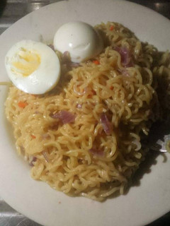 A picture of Indomine with boiled eggs.