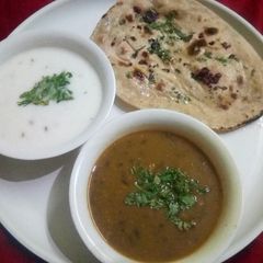A picture of Dal Makhni.