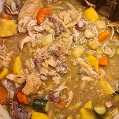A picture of Chicken potjiekos.