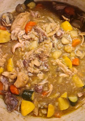 A picture of Chicken potjiekos.
