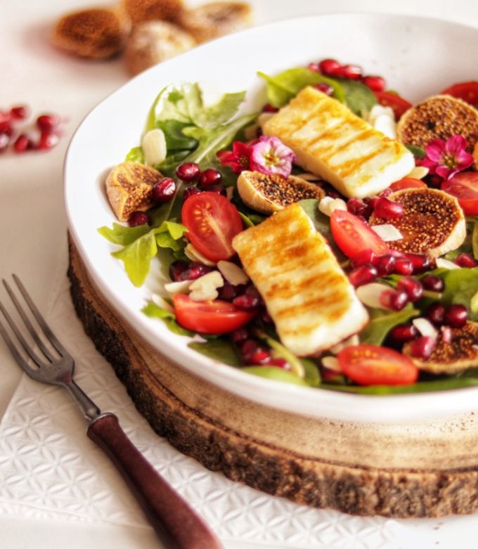 Zdjęcie przepisu Sałatka z grillowanym serem halloumi.