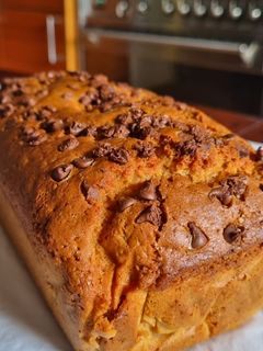 Una foto de Budín de banana 🍌 y dulce de leche 🍯