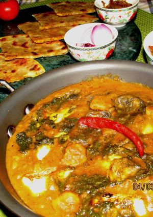 স্পিনাচ পনির ডাল উইথ চিকেন স্টাফ পরোটা (spinach paneer dal with chicken stuff parota) রেসিপির প্রধান ছবি