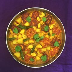 A picture of Bengali Kacha Kalar Kofta Dalna.