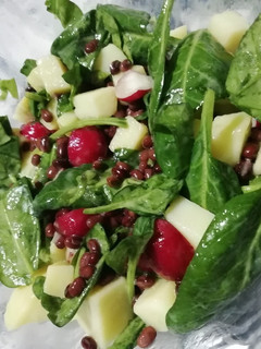 Una foto de Ensalada de espinacas distinta