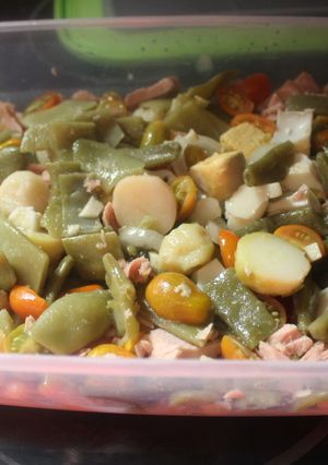 Una foto de Ensalada de judías verdes y atún 2024