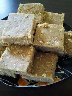 સુખડી પાક (Sukhadi Paak Recipe In Gujarati) રેસીપી મુખ્ય ફોટો