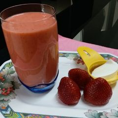A picture of Strawberry Lassi.