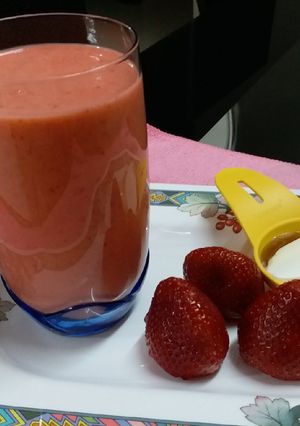 A picture of Strawberry Lassi.