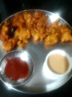 प्याज के पकोड़े (pyaz ke pakode recipe in Hindi) रेसिपी मुख्य फोटो