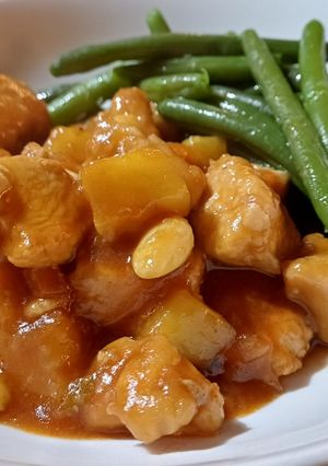 Foto di Pollo in agrodolce con ananas e mandorle 🍍