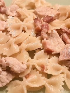 Foto de Farfalle com peru e bacon
