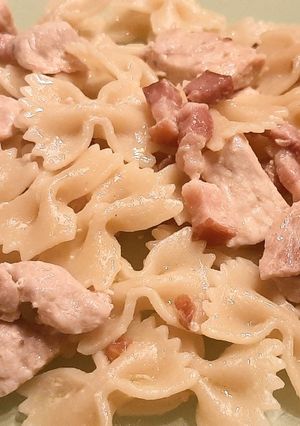 Foto de Farfalle com peru e bacon