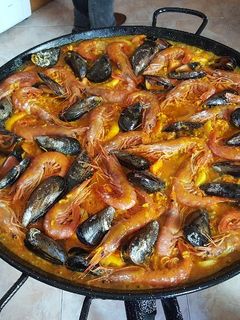 Una foto de Paella de marisco