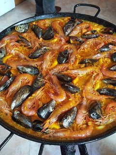Una foto de Paella de marisco
