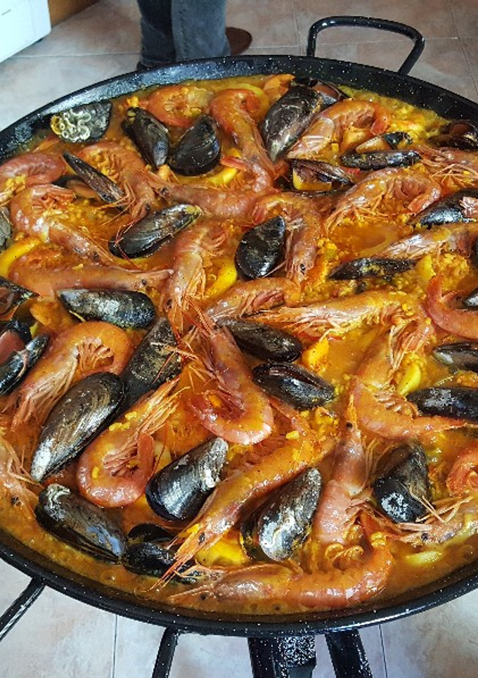 Una foto de Paella de marisco