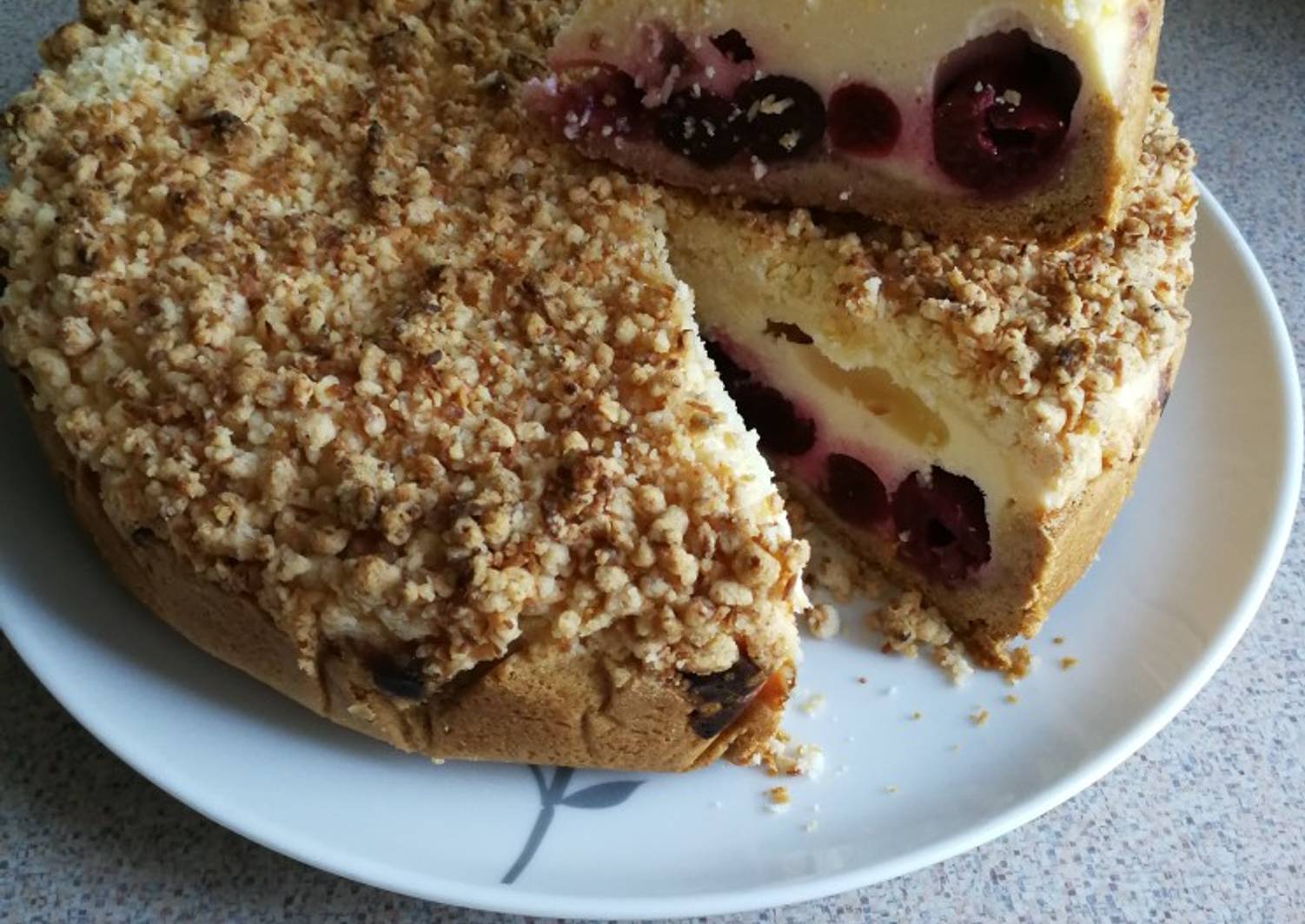 Пирог с песочного теста с вишней и творогом рецепт с фото
