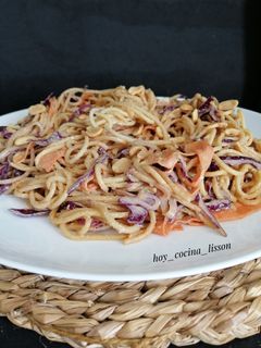 Una foto de Ensalada de spaghetti con lombarda