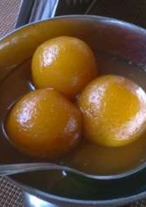 A picture of Gulab Jamun.