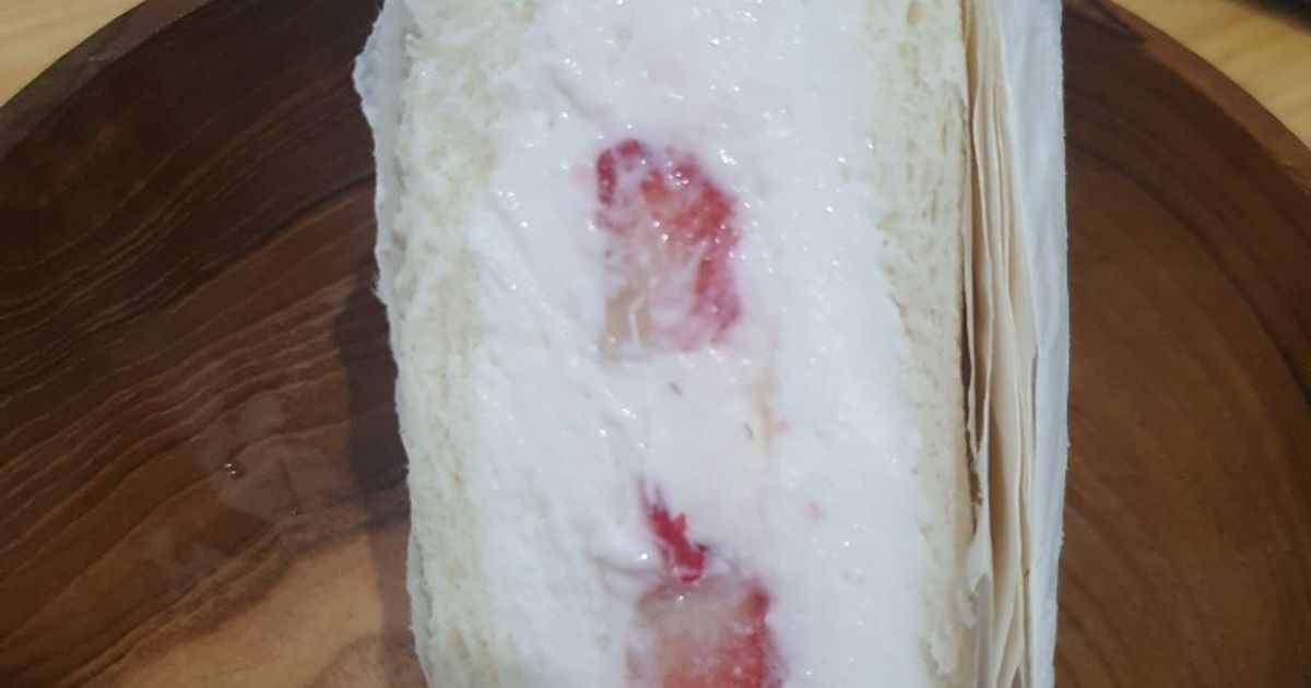 Resep Roti Strawberry Korea oleh Mealdiary - Cookpad