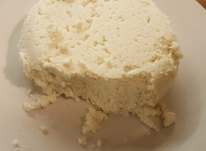Una foto de Queso fresco casero