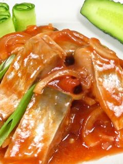 Фото Сельдь маринованная в кетчупе | Pickled herring in ketchup.