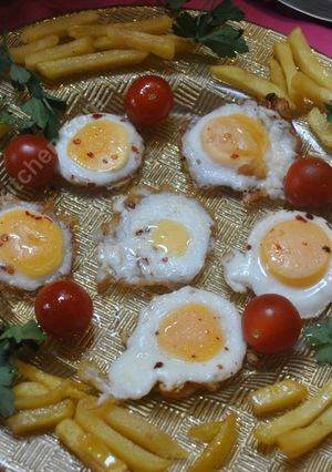 A picture of Frozen Fried Egg  نیمرو با تخم مرغ یخ زده.