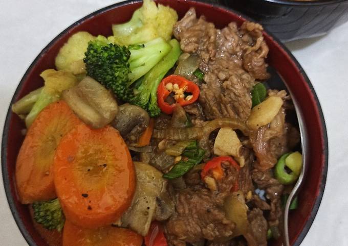 Cara Gampang Membuat Beef Ricebowl with Veggie, Bikin Ngiler