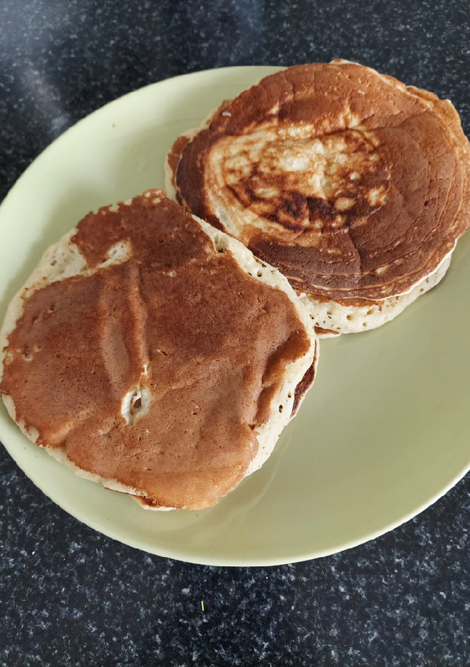 Una foto de Tortitas de plátano fácil y rápido