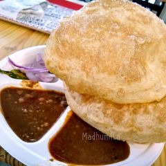 A picture of Chole Bhature.