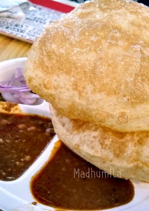 A picture of Chole Bhature.