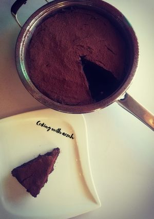 صورة لوصفة كيكة الشوكولاتة بالمقلاة دون الحاجة للفرن 🍫