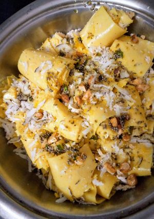 गुजराती स्पेशल खांडवी(gujarati special khandvi recipe in hindi) रेसिपी मुख्य फोटो