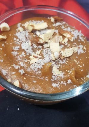 A picture of Besan ka halwa.