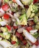 ¡Ensalada de palta, tomate y cebolla!