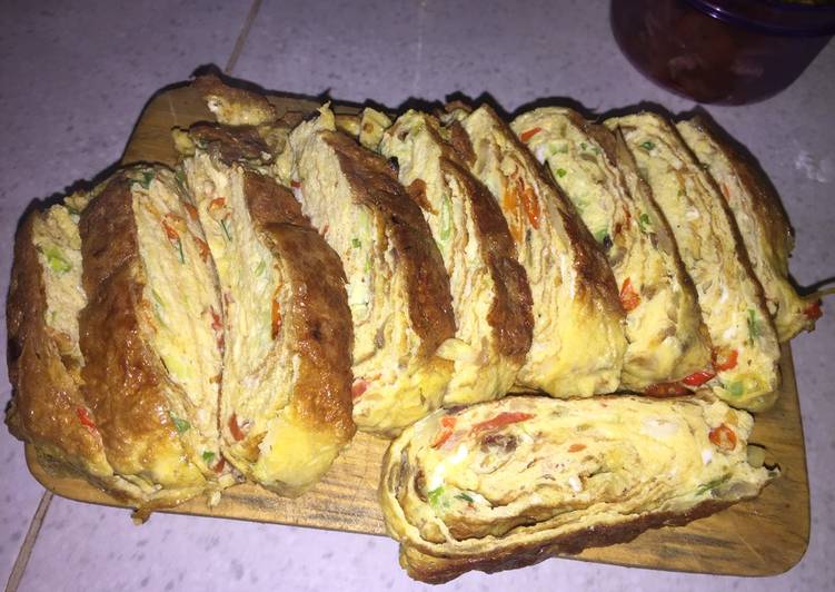 Telor dadar Gulung bumbu melimpah