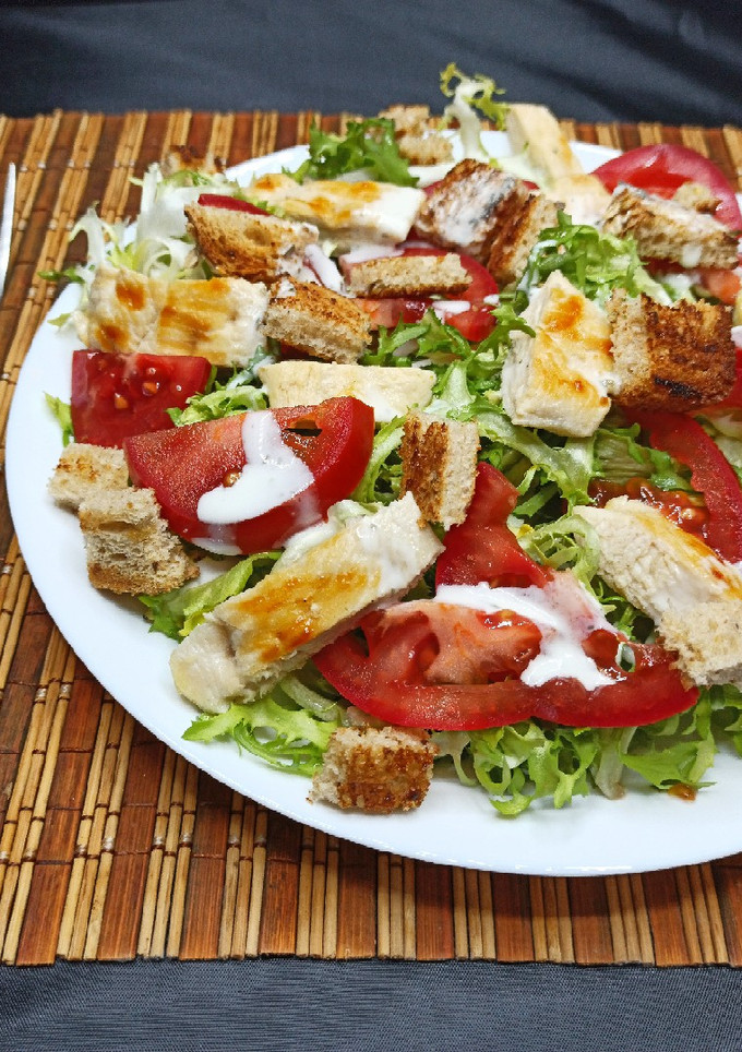 Una foto de Ensalada de pollo a la parrilla