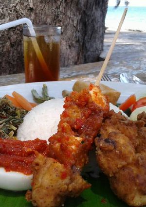 A picture of Nasi campur Sumba.