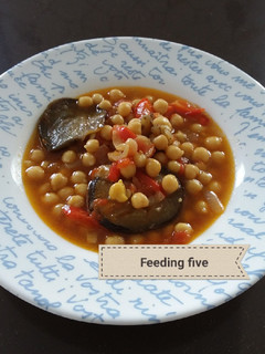 Una foto de Garbanzos con "samfaina"